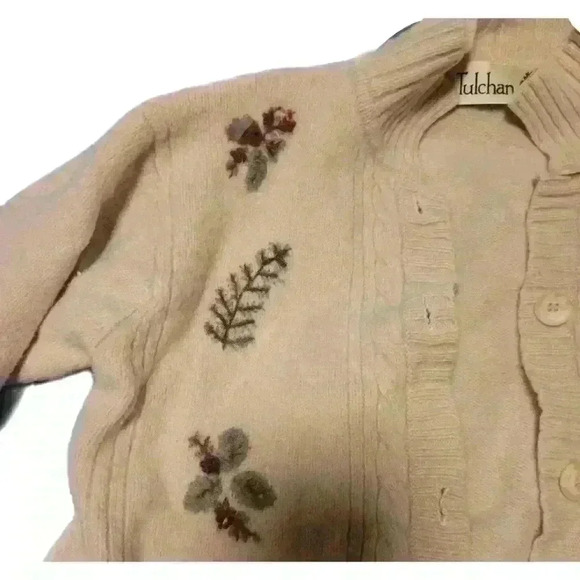 Elegant Beige Embroidered Cardigan - Picture 2 of 9